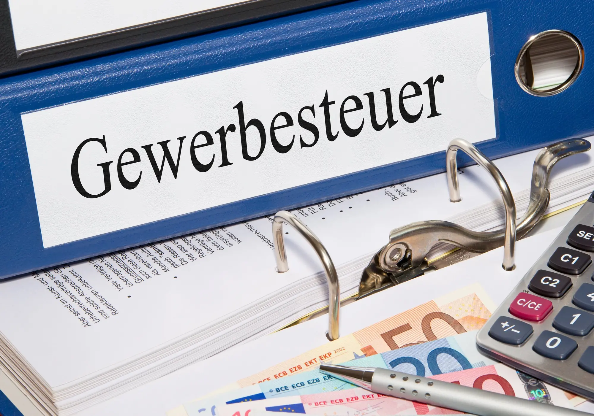 Ordner mit der Aufschrift Gewerbesteuer 